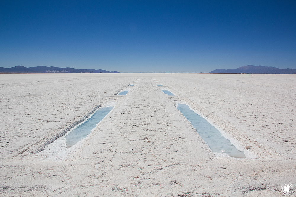 Tranchées d'exploitation dans les Salinas Grandes